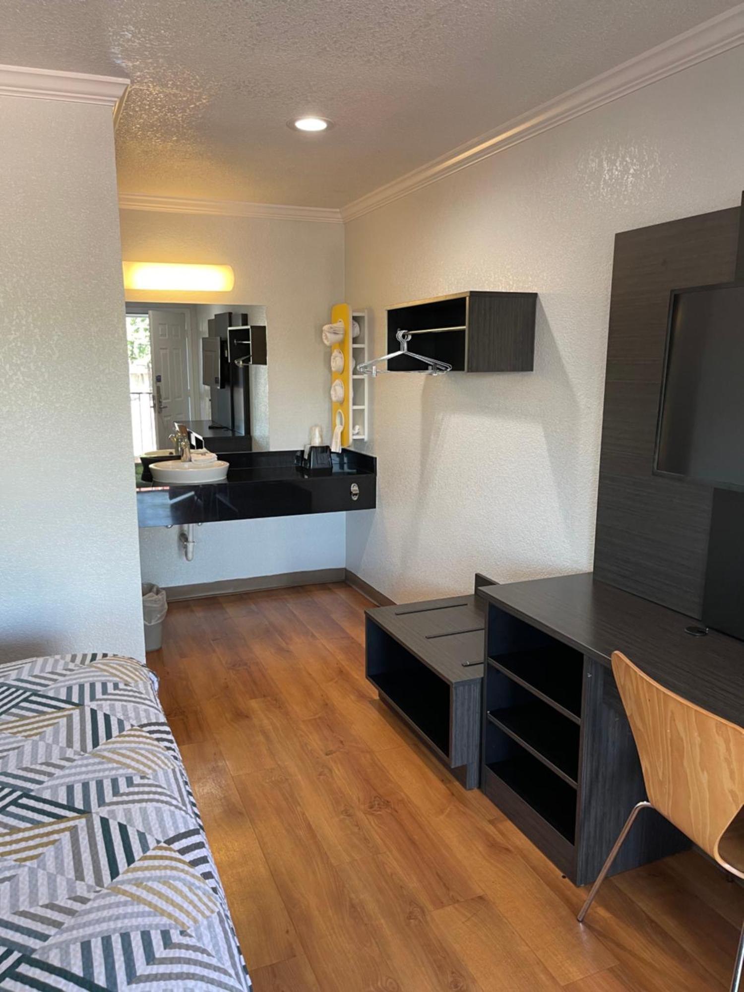 Motel 6 Sacramento, Ca - Downtown Dış mekan fotoğraf