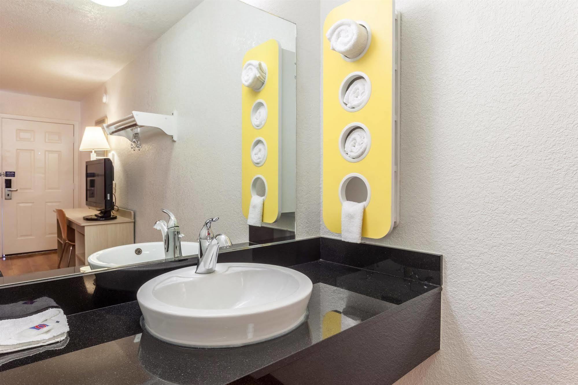 Motel 6 Sacramento, Ca - Downtown Dış mekan fotoğraf